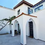 Phaedrus Living: Seaview Luxury Villa Venus